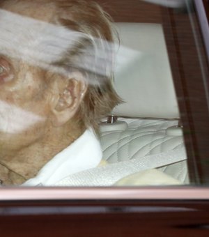 Príncipe Philip deixa o hospital após 1 mês internado