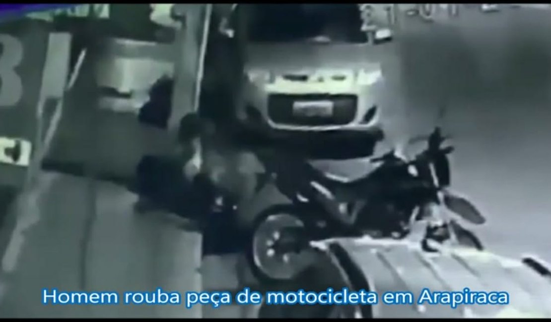 [Vídeo] Câmeras de segurança flagram furto de peças de motocicleta, no Centro de Arapiraca
