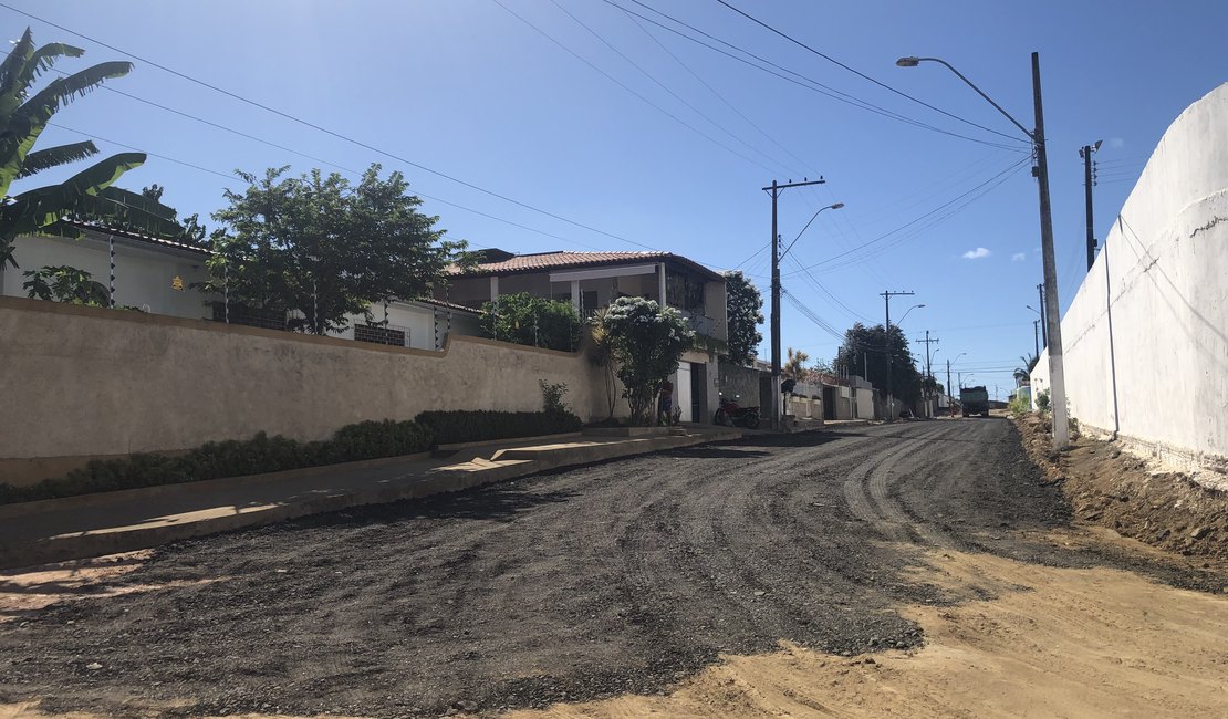 Programa Nova Maceió leva asfalto a quatro ruas da Pitanguinha