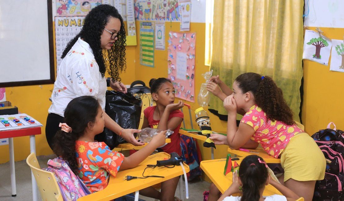 Estudantes da rede pública de Penedo aprendem a transformar material reciclável em brinquedos