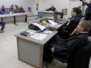 ﻿Júri julga acusado de assassinar ex-esposa por ciúmes em Santana do Ipanema