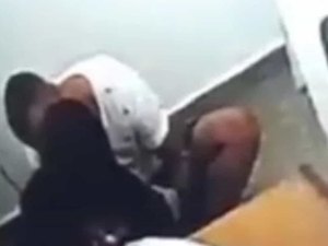 Juíza é flagrada beijando condenado por matar polícia na Argentina