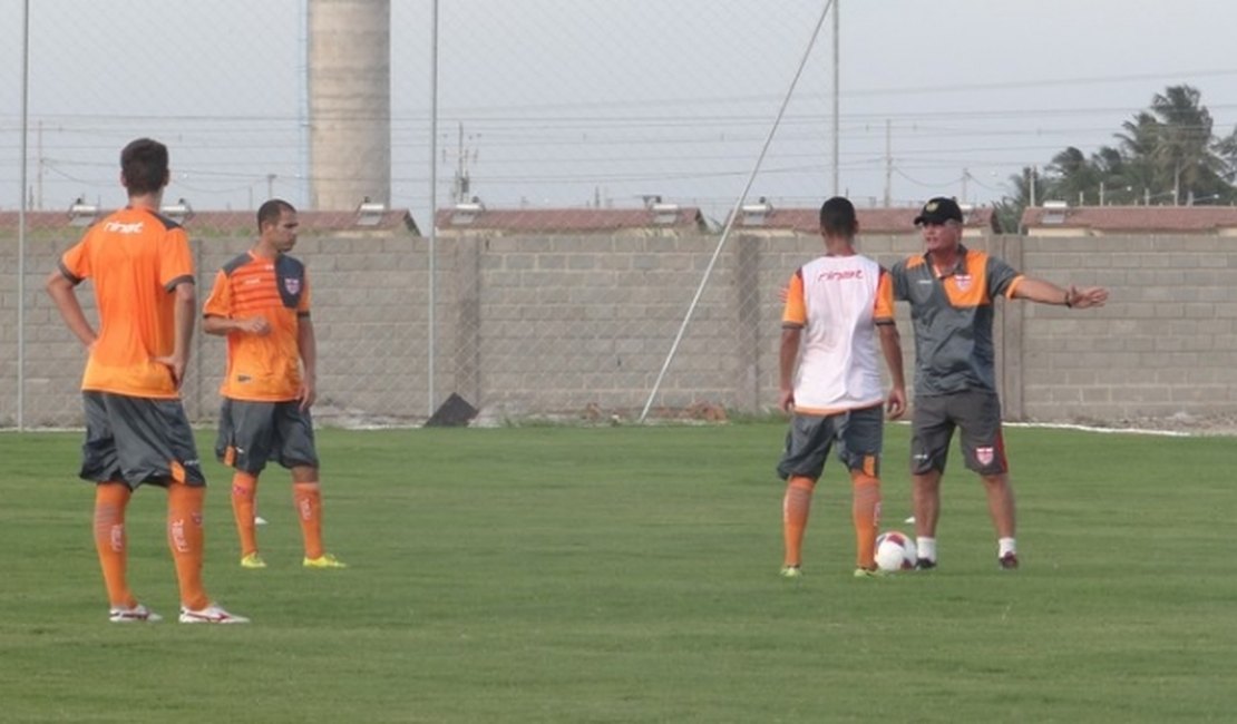 CRB trabalha jogadas de linha de fundo antes de enfrentar o Coruripe