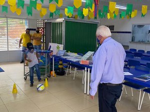 Prefeitura de Maragogi entrega materiais esportivos