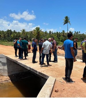 Prefeito Sérgio Lira inaugura ponte na região de Peroba