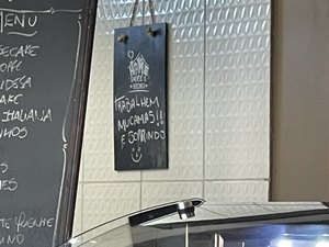 Cafeteria em Marechal Deodoro usa termo racista e causa revolta na internet