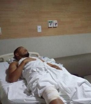 Zagueiro Anselmo passa por cirurgia no joelho direito e inicia recuperação