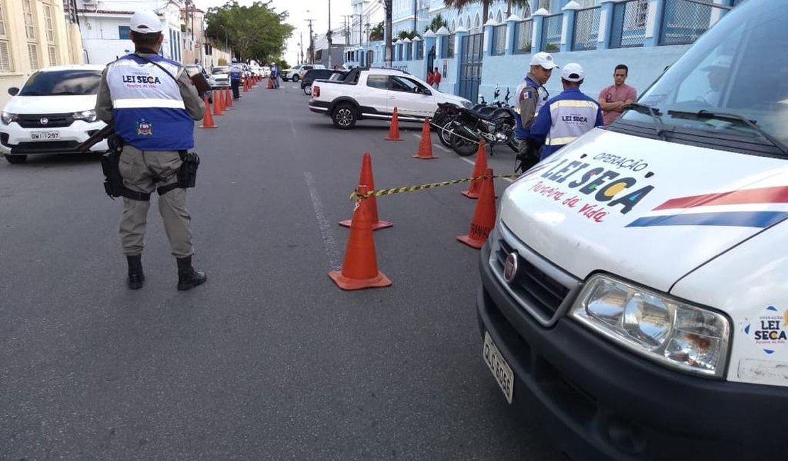 Lei Seca flagra sete motoristas sob efeito de álcool em Maceió