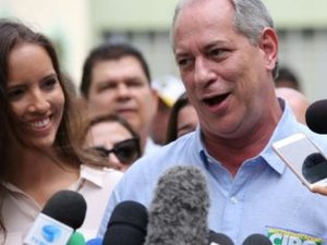 Confederação Israelita processa Ciro Gomes