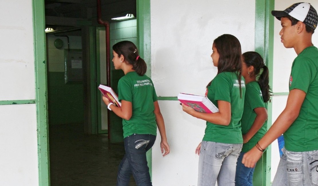 Uniforme inteligente avisa se os filhos chegaram na escola