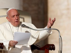 Papa Francisco pede que pais não condenem seus filhos devido à orientação sexual