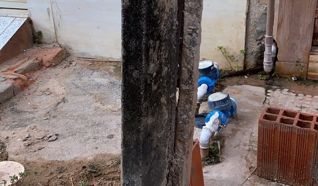 Moradores de São Bento temem que poste danificado desabe sobre casas