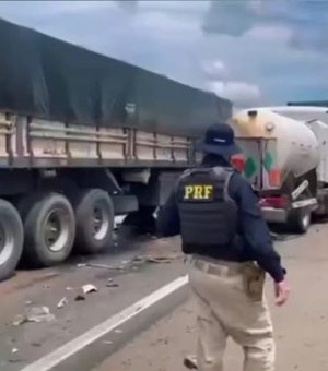 Ônibus com romeiros de AL com destino ao Juazeiro do Norte-CE se envolve em acidente e deixa feridos