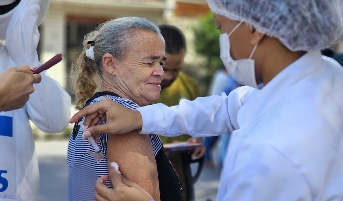 Saúde de Maceió promove vacinação contra a influenza no Parque do Centenário