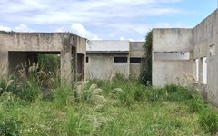 Obra abandonada no bairro Planalto