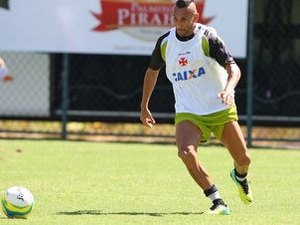 Conhecido pela garra e marcação, Guiñazú nem sempre foi volante