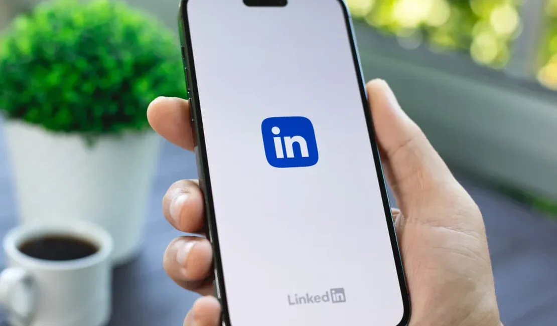 LinkedIn lança busca por vagas com IA que entende o
