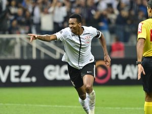 Jô faz dois, mas Timão tropeça em Itaquera; Confira os jogos deste domingo