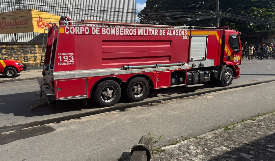 Mulher morre carbonizada em incêndio no Trapiche da Barra, em Maceió
