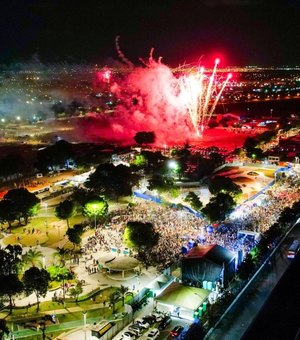 Réveillon de Todos Nós reúne multidão e celebra a virada do ano em Maceió