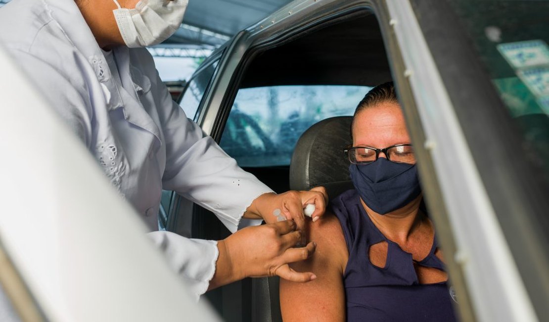 Covid-19: Maceió retoma vacinação para pessoas com 37 anos neste domingo (11)