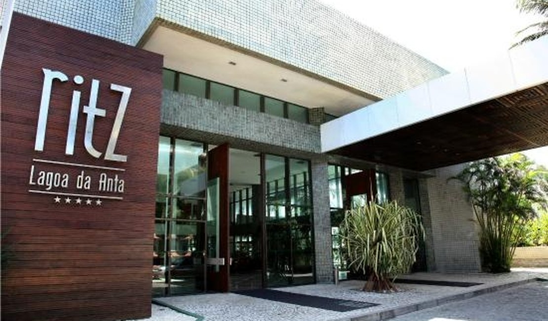 Hotel Ritz é acusado de submeter trabalhadores a excesso de jornada