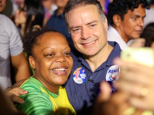 Renan Filho propõe bolsa para alunos com boas notas e promete novo ciclo de investimentos na educação