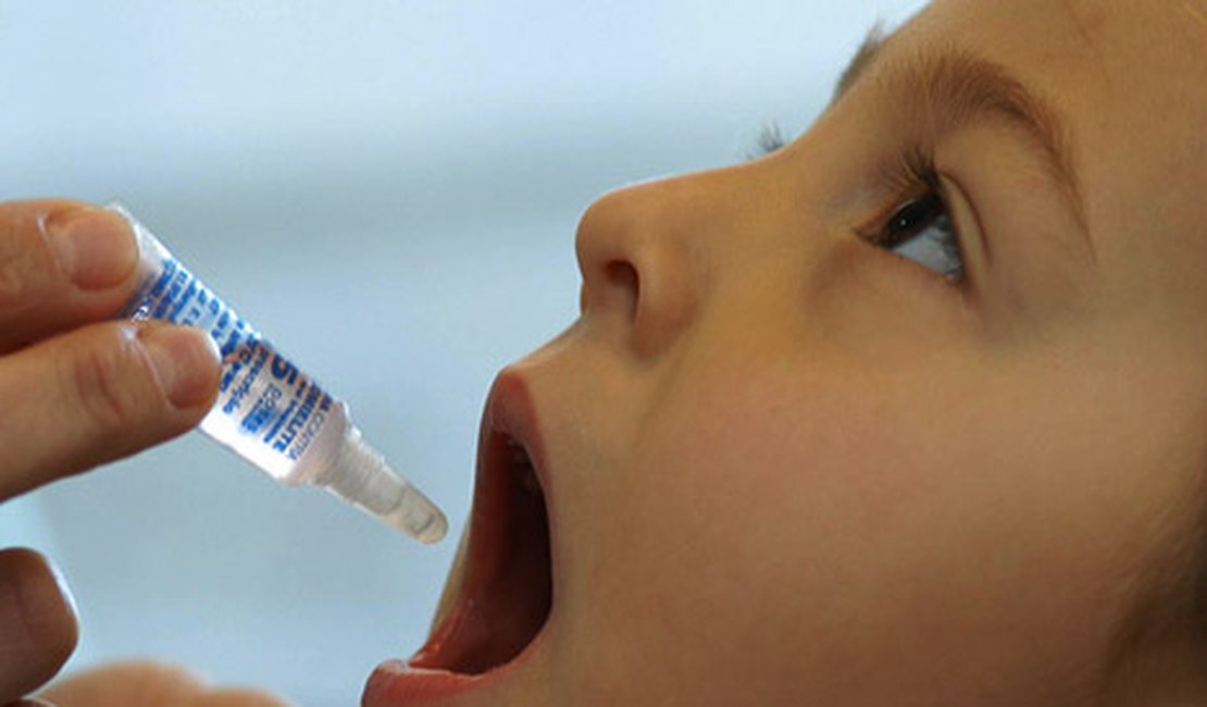 Mais de 8 milhões de crianças já foram vacinadas na campanha contra a poliomielite