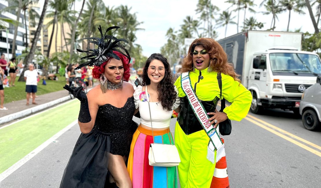 Teca Nelma marca presença na Parada do Orgulho LGBTQIAPN+ e reforça políticas públicas pela causa