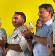 Ronaldo Caiado anuncia apoio a Flávio Bolsonaro no segundo turno