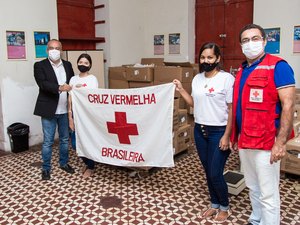 Maceió recebe doação de 30 mil máscaras da Cruz Vermelha