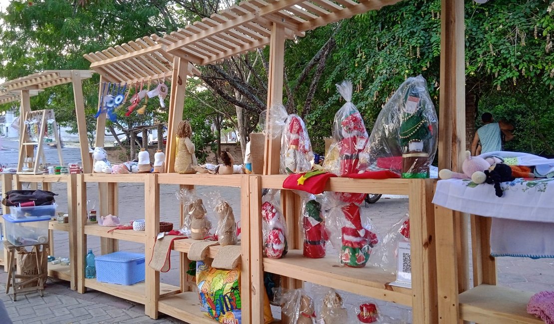 Feira de Artesanato Natalina reúne artesãos no Bosque das Arapiracas
