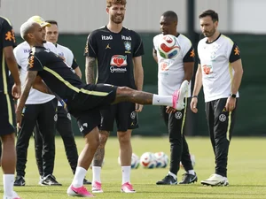 Wesley é cortado da Seleção Brasileira após lesão e está fora da Copa