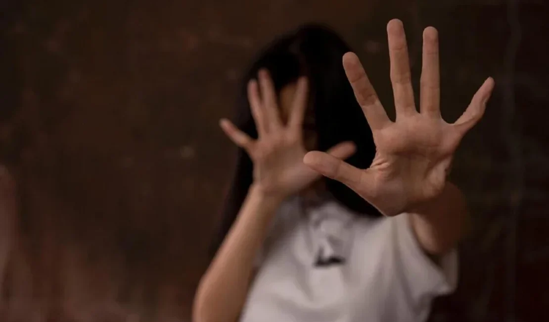 Menina de 14 anos com deficiência intelectual é estuprada por 12 pessoas em SP
