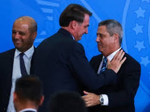 Bolsonaro pode anunciar Braga Neto como vice em visita a AL