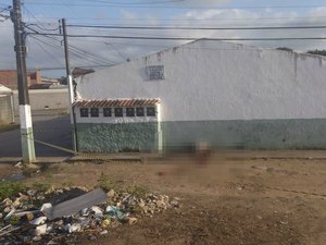 Moradores encontram corpo em terreno baldio do Santa Lúcia