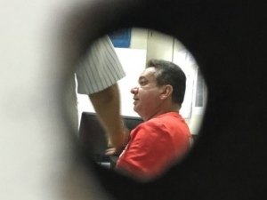 Deputado se envolve em confusão com policial