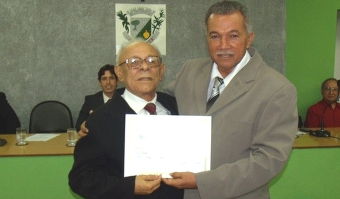 Zé do Rojão recebe o titulo de cidadão arapiraquense 