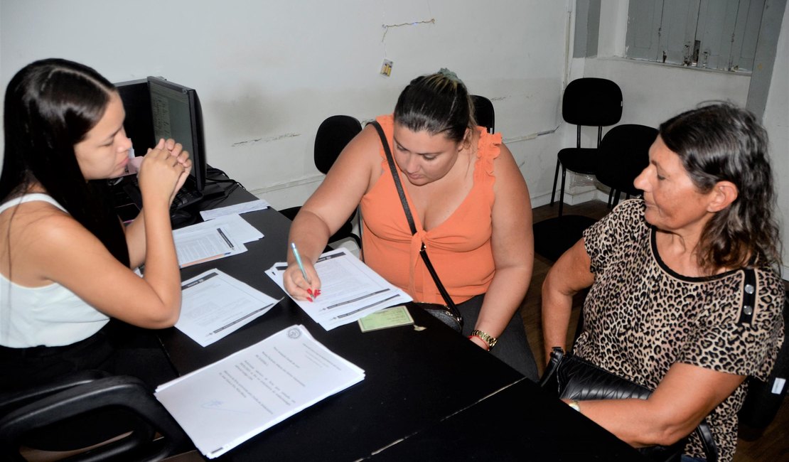 Governo de Alagoas garante tratamento para jovem alagoana com síndrome de Cushing em SP