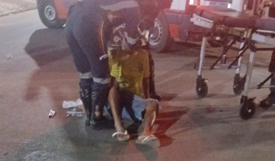 Motociclista cai ao passar por lombada com sinalização apagada em Arapiraca