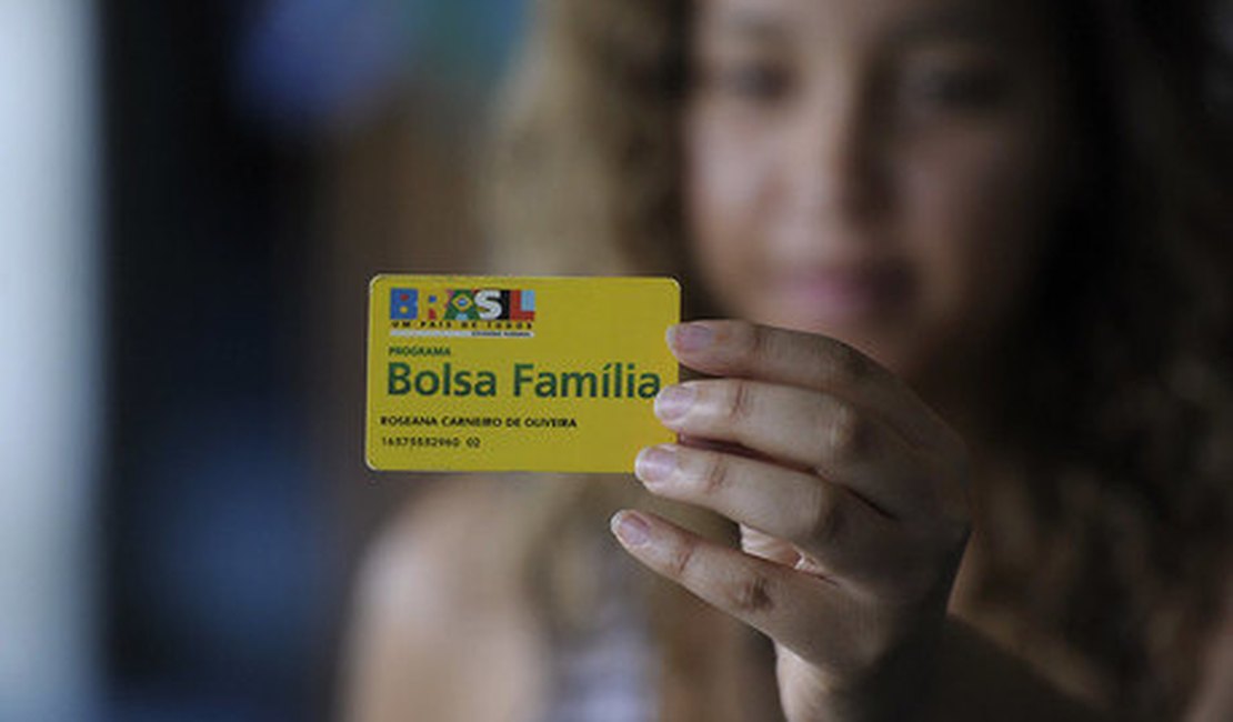 Governo vai revisar 7,5 milhões de benefícios para novo Bolsa Família