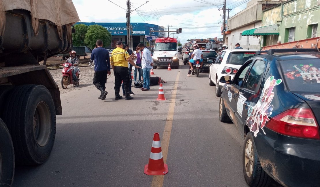 [Vídeo]Acidente envolvendo moto e carro é registrado na Avenida Benjamin Freire