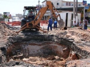 Casal conclui conserto de rede de esgoto do conjunto Santo Eduardo