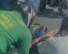 Motociclista fica com o pé preso na moto após colisão no Parque do Centenário