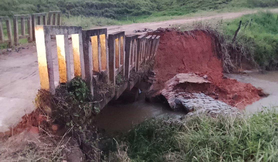 Ponte corre risco de desabar na zona rural do município de Jacuípe