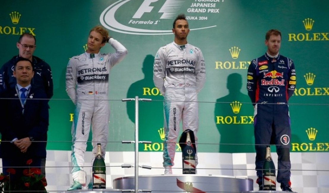 Hamilton vence no Japão em corrida encerrada por acidente