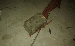 Pedra utilizada pelos criminosos