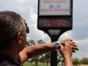 Governo adia início do horário de verão para 18 de novembro