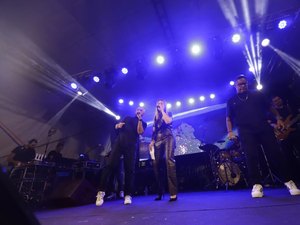 Segunda noite da Romaria de Frei Damião faz sucesso com show da cantora Adriana Arydes
