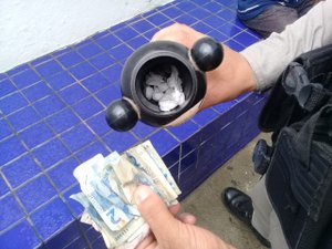 Homem é preso suspeito de vender drogas para adolescentes na Vila Brejal